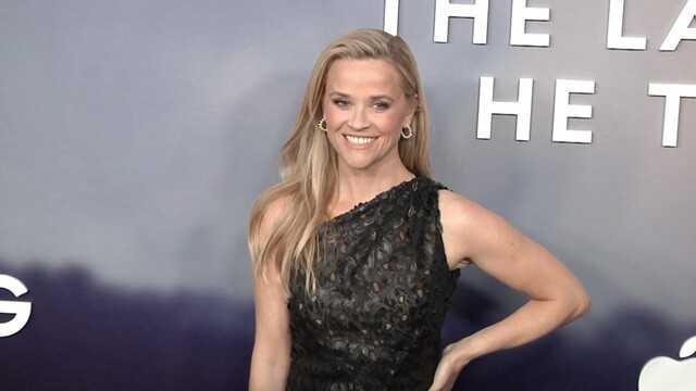 Reese Witherspoon entre dans l’été avec une nouvelle série de franges de rupture